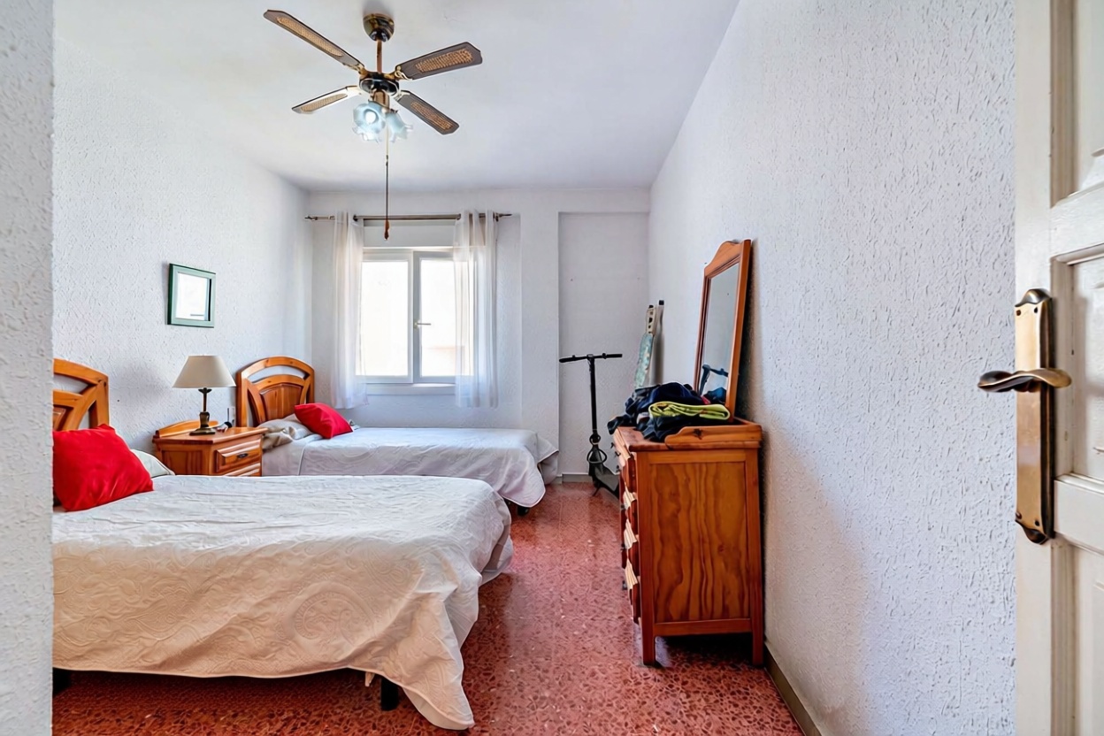 Apartamento em primeira linha de praia em Roquetas de Mar — Quarto