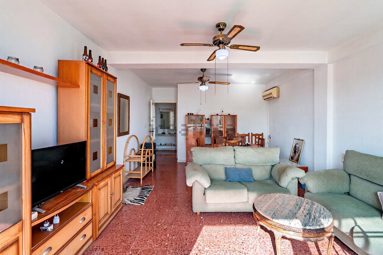 Apartamento em primeira linha de praia em Roquetas de Mar — Sala