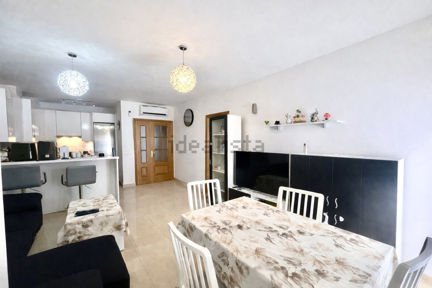 Wohnung zum Verkauf in direkter Strandlage in Roquetas de Mar