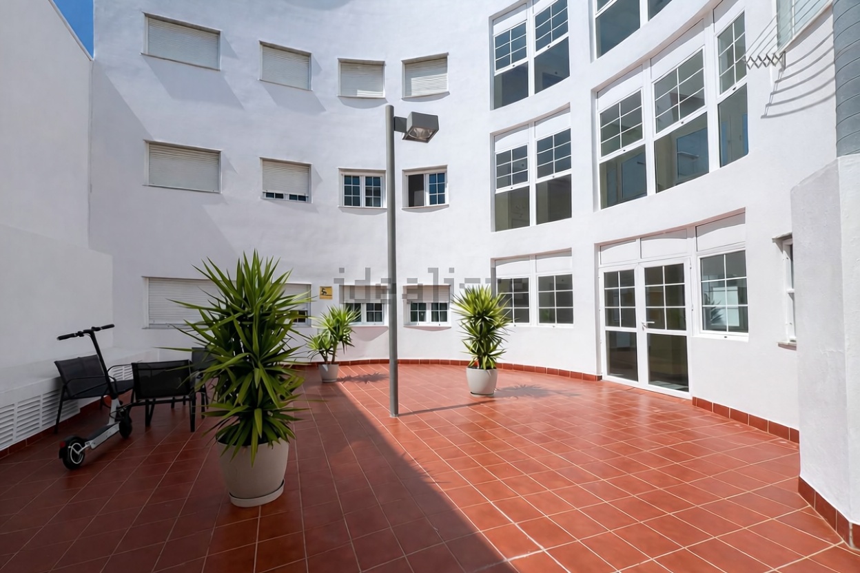 Beachfront flat in Roquetas de Mar — Terrace