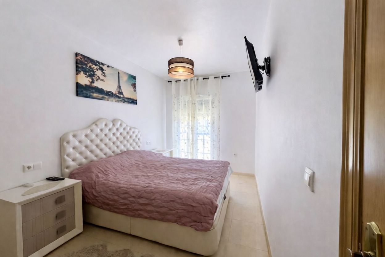 Beachfront flat in Roquetas de Mar — Bedroom