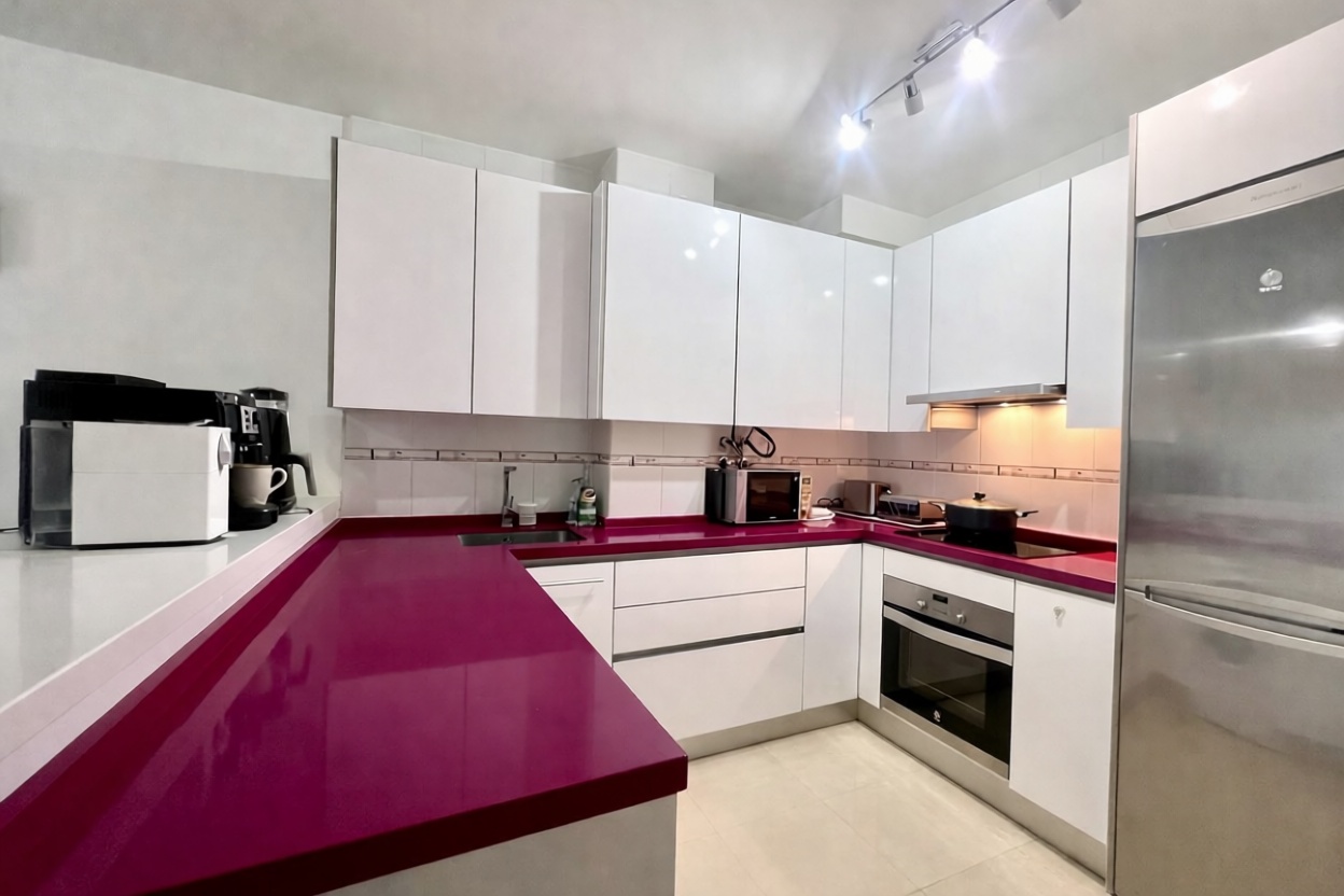 Beachfront flat in Roquetas de Mar — Kitchen