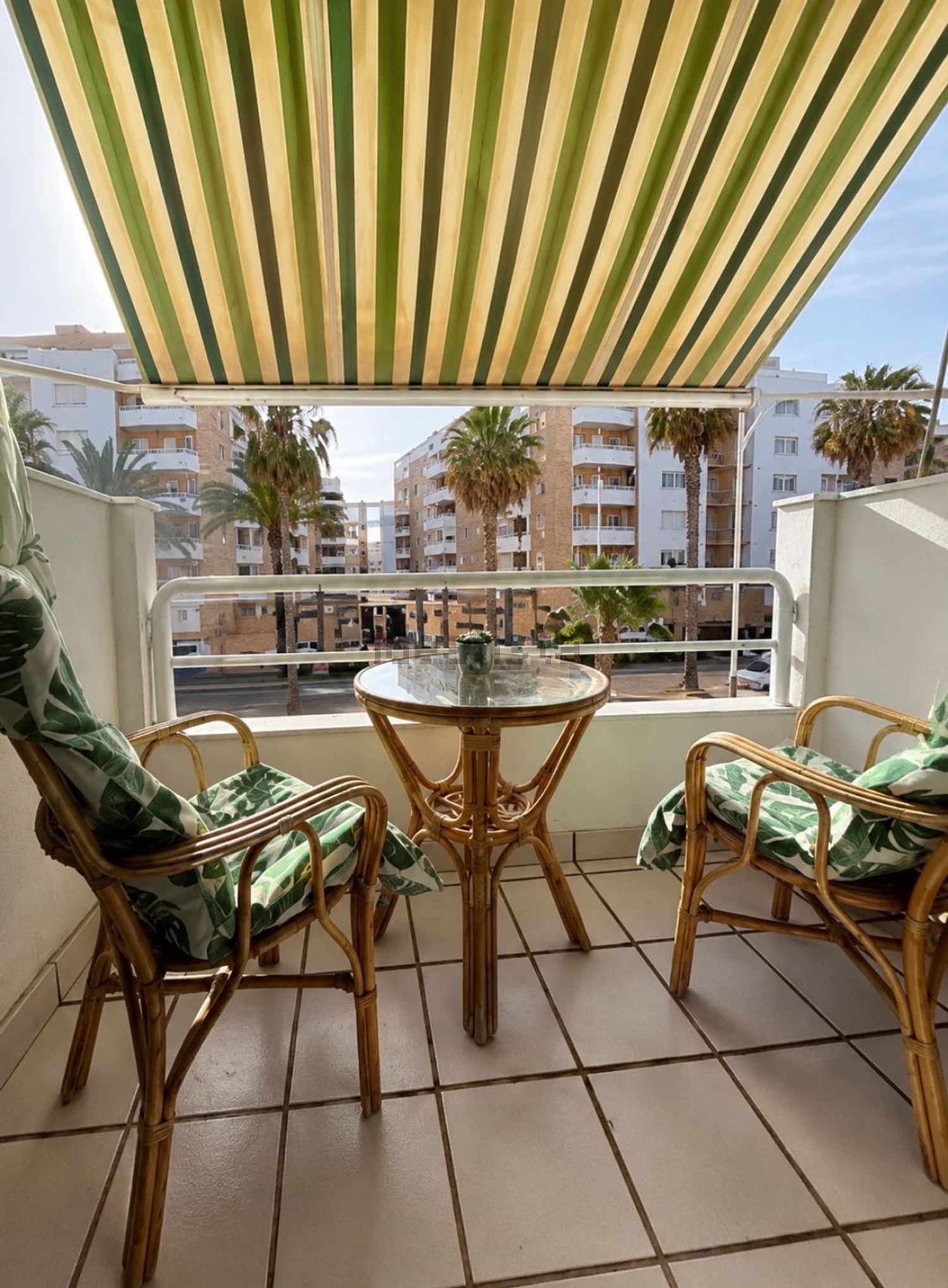 Wohnung zum Verkauf in direkter Strandlage in Roquetas de Mar