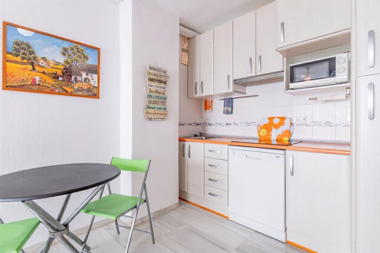 Apartamento em primeira linha de praia em Roquetas de Mar — Cozinha