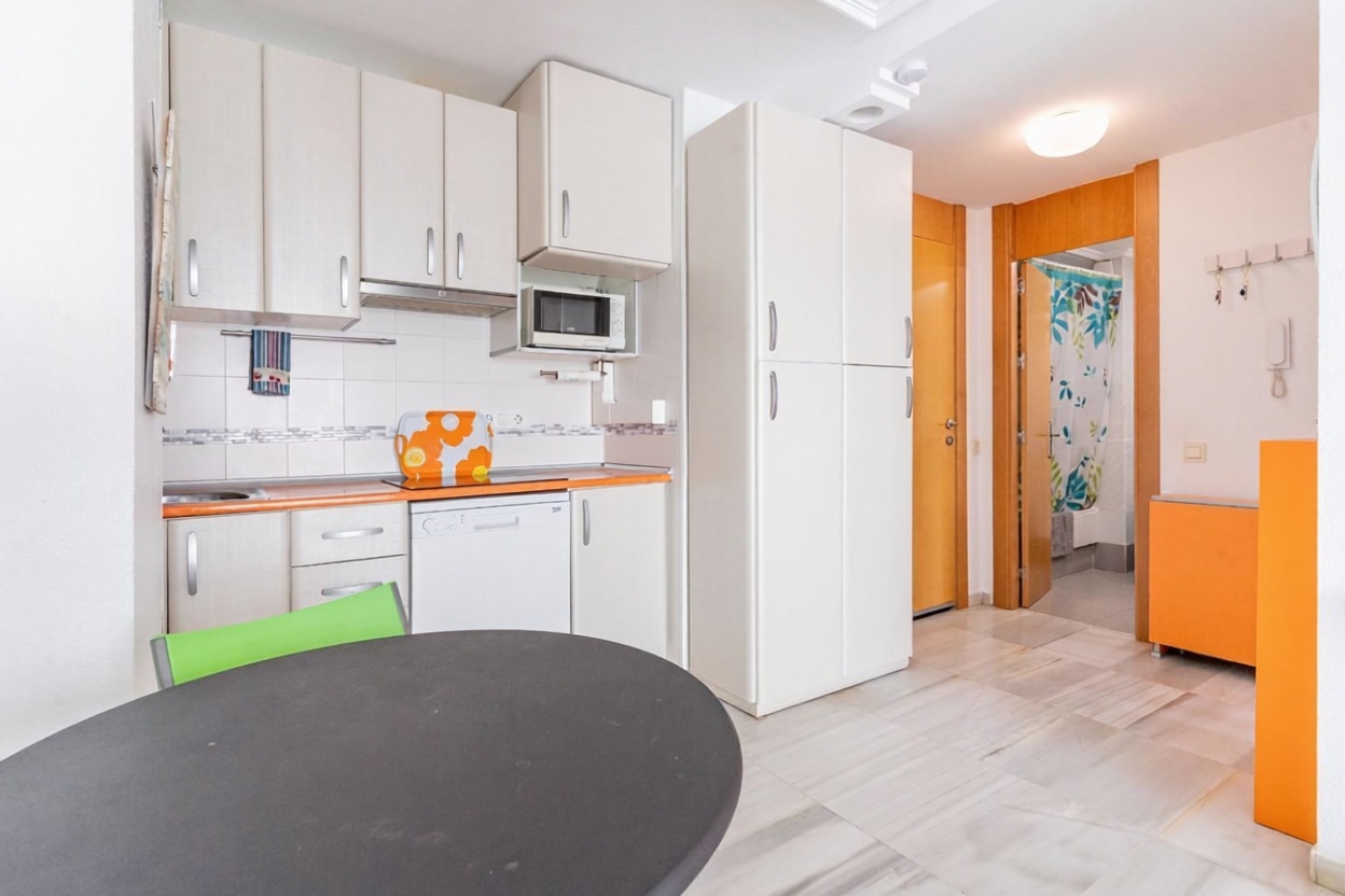 Apartamento em primeira linha de praia em Roquetas de Mar — Quarto
