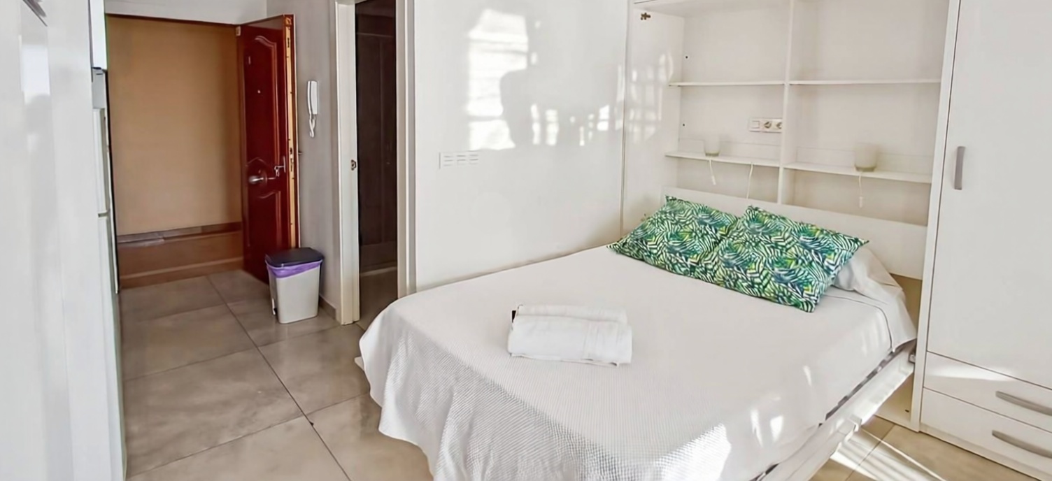 Studio en première ligne de plage à Roquetas de Mar — Chambre