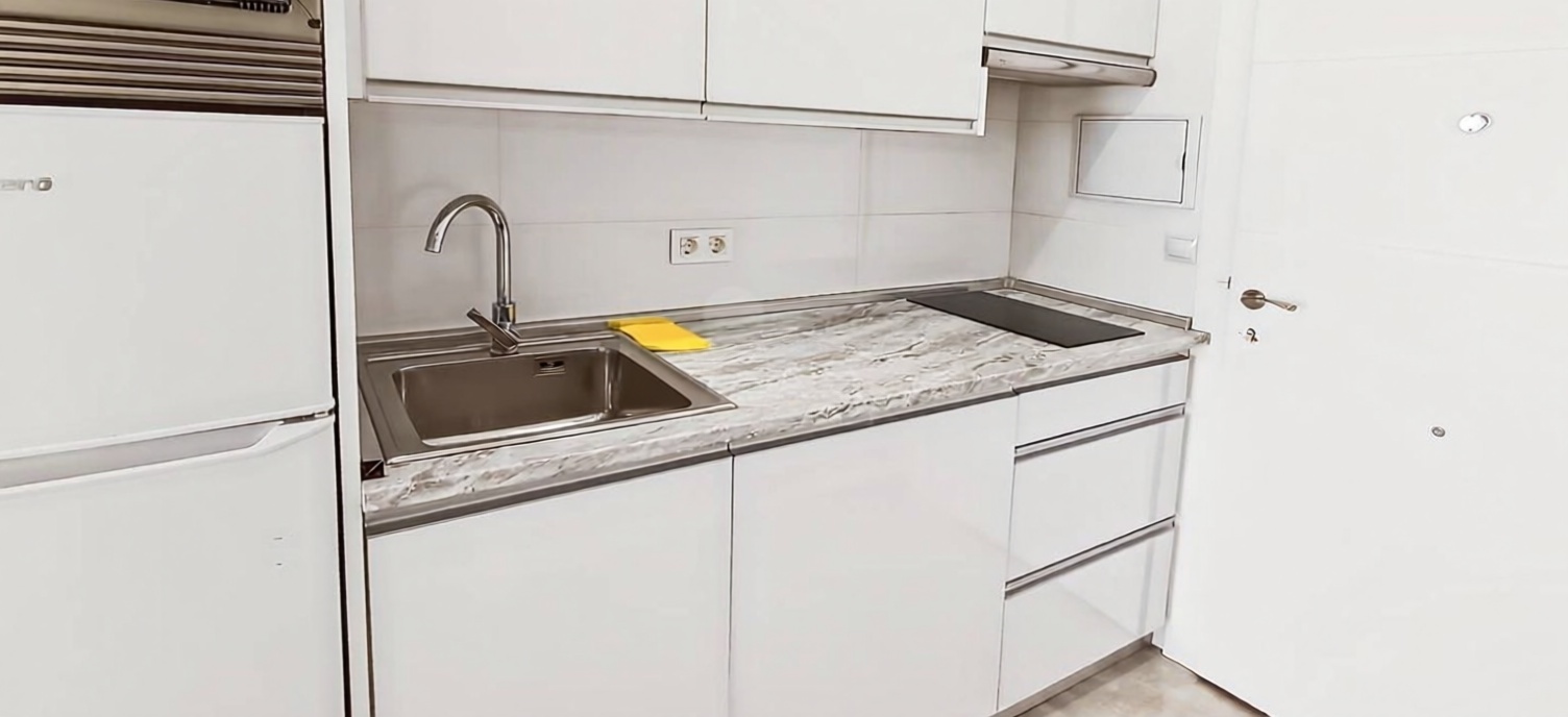 Studio en première ligne de plage à Roquetas de Mar — Cuisine
