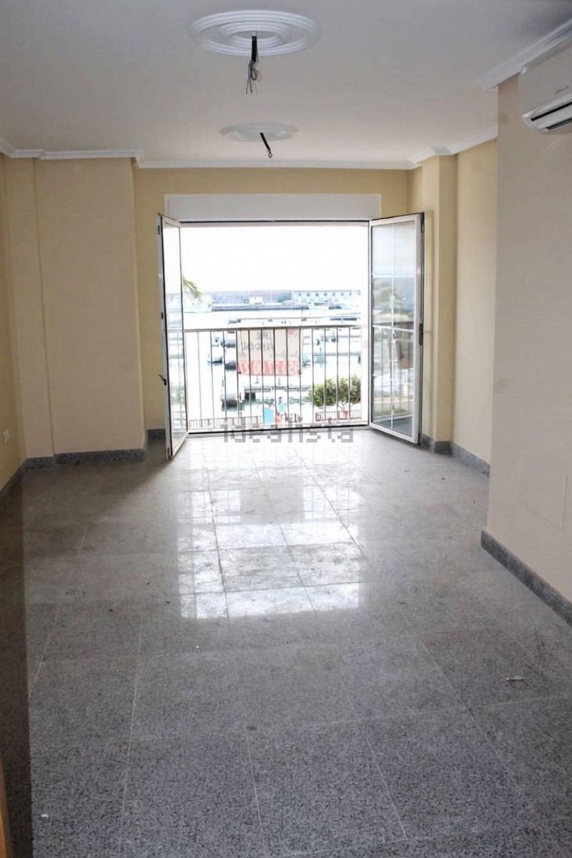 Appartement en première ligne de plage à Roquetas de Mar — Séjour