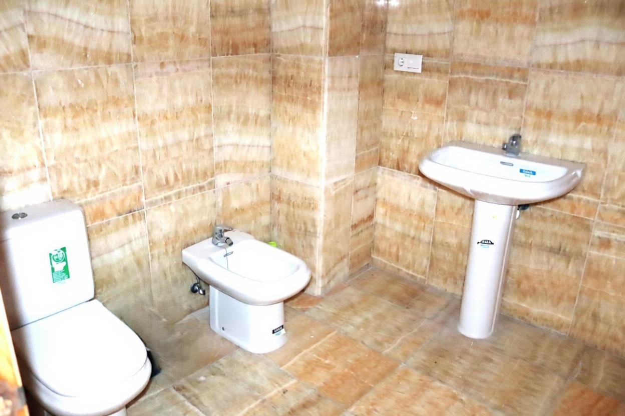 Appartement en première ligne de plage à Roquetas de Mar — Sanitaires