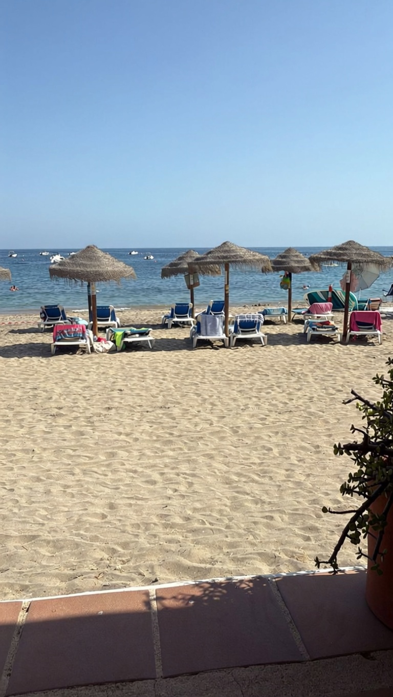 Chalet avec accès direct à la plage à Balanegra — Vue mer