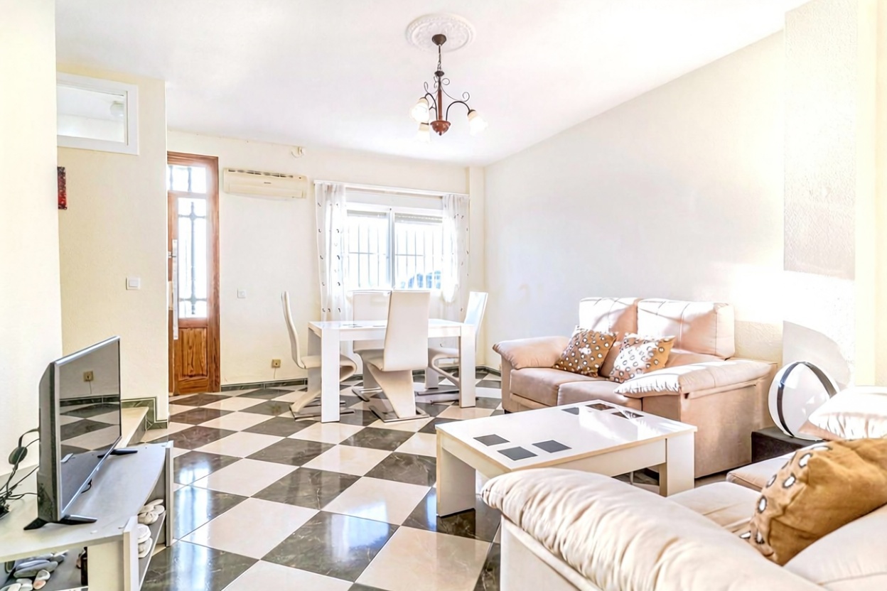 Chalet avec accès direct à la plage à Albuñol — Séjour
