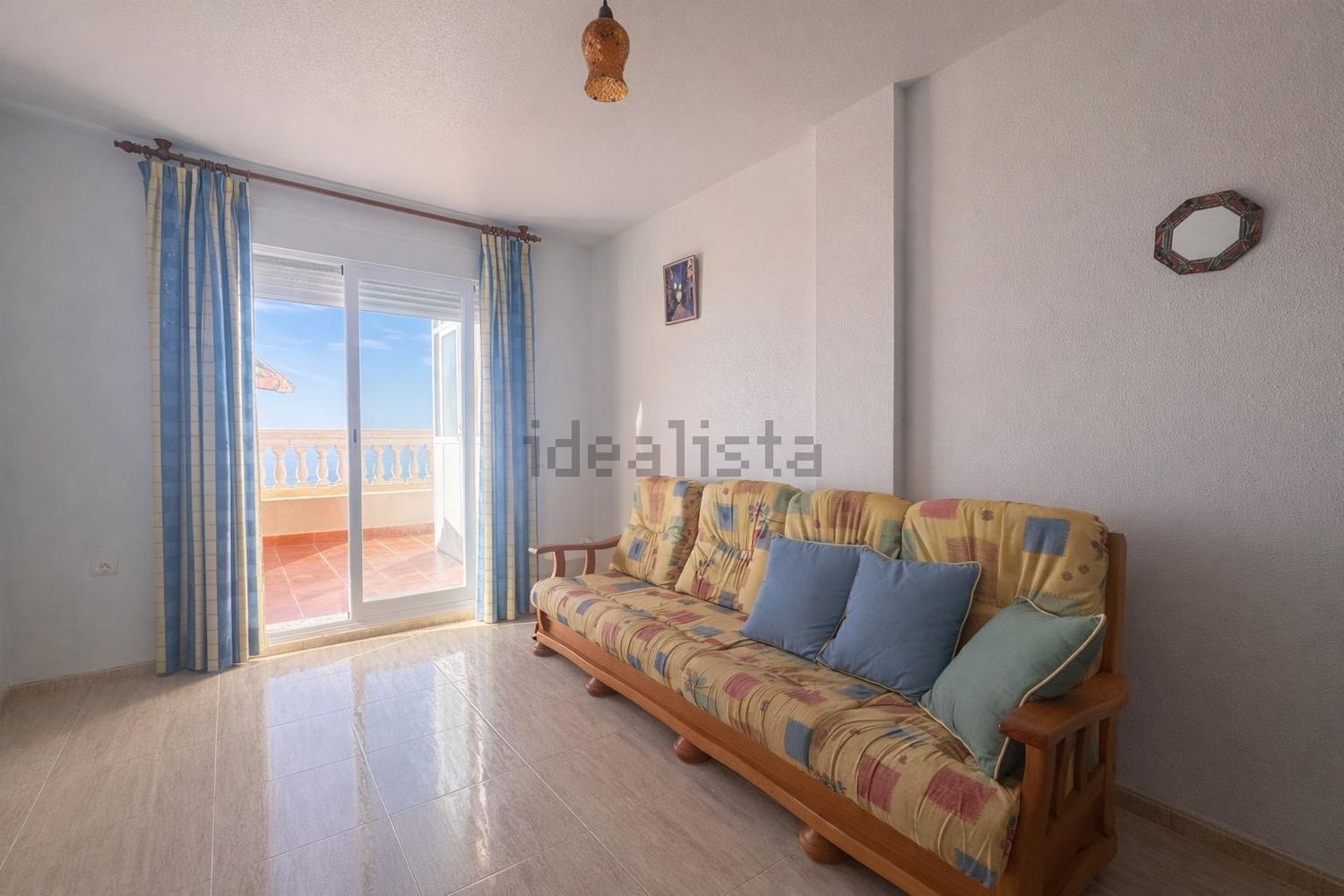 Appartement en attique en première ligne de mer à Costa Tropical — Séjour