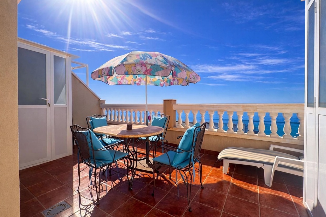 Ático em primeira linha de mar em Costa Tropical