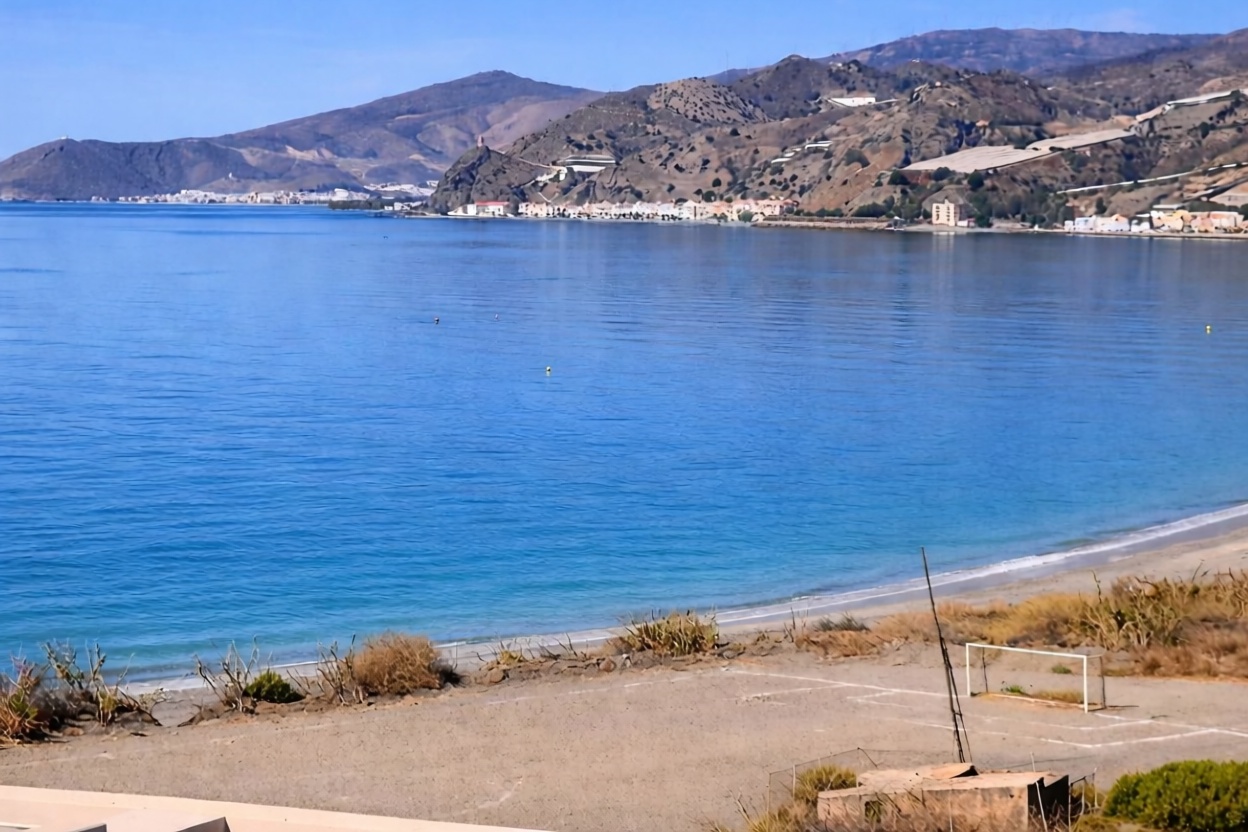 Appartement en attique en première ligne de mer à Costa Tropical — Vue mer