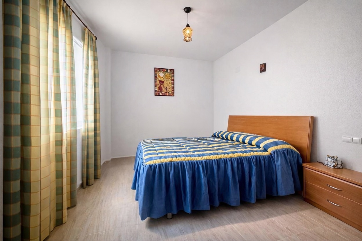 Appartement en attique en première ligne de mer à Costa Tropical — Chambre
