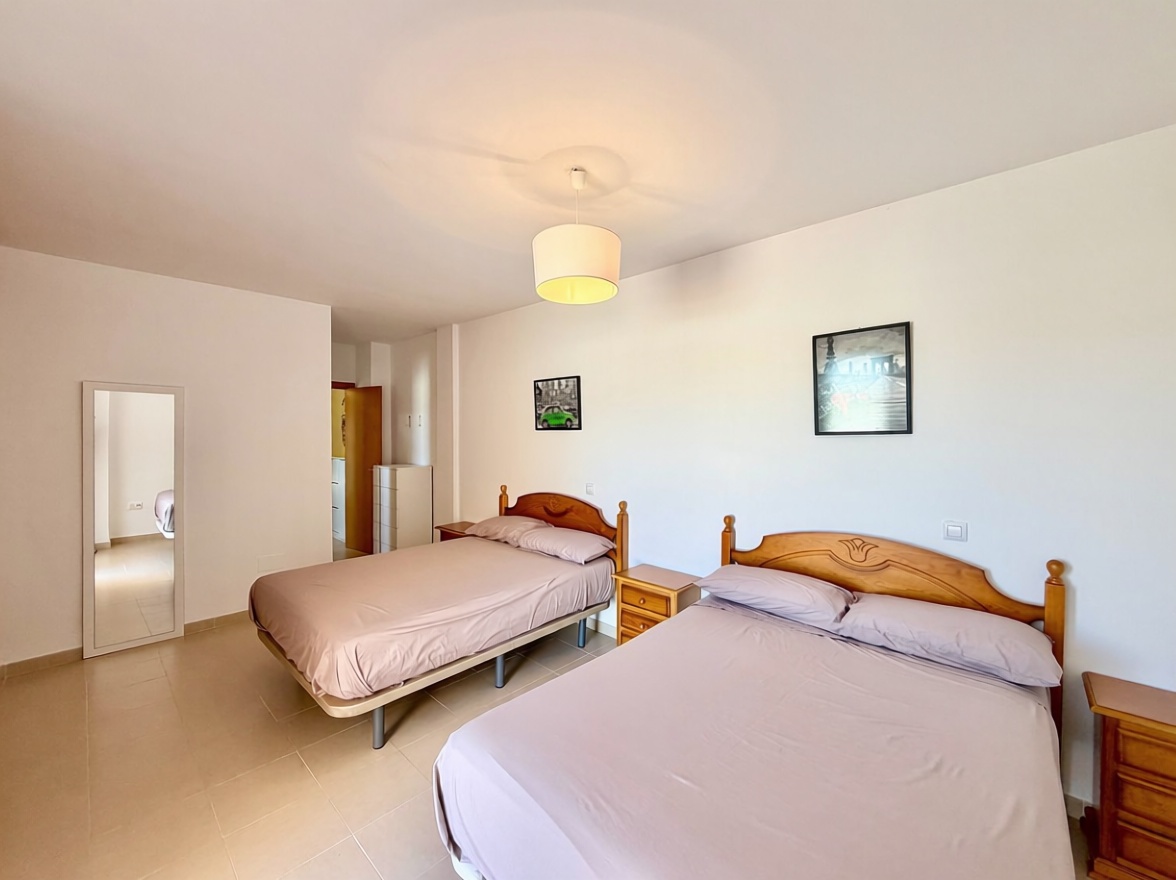 Duplex en première ligne de plage à El Ejido — Chambre