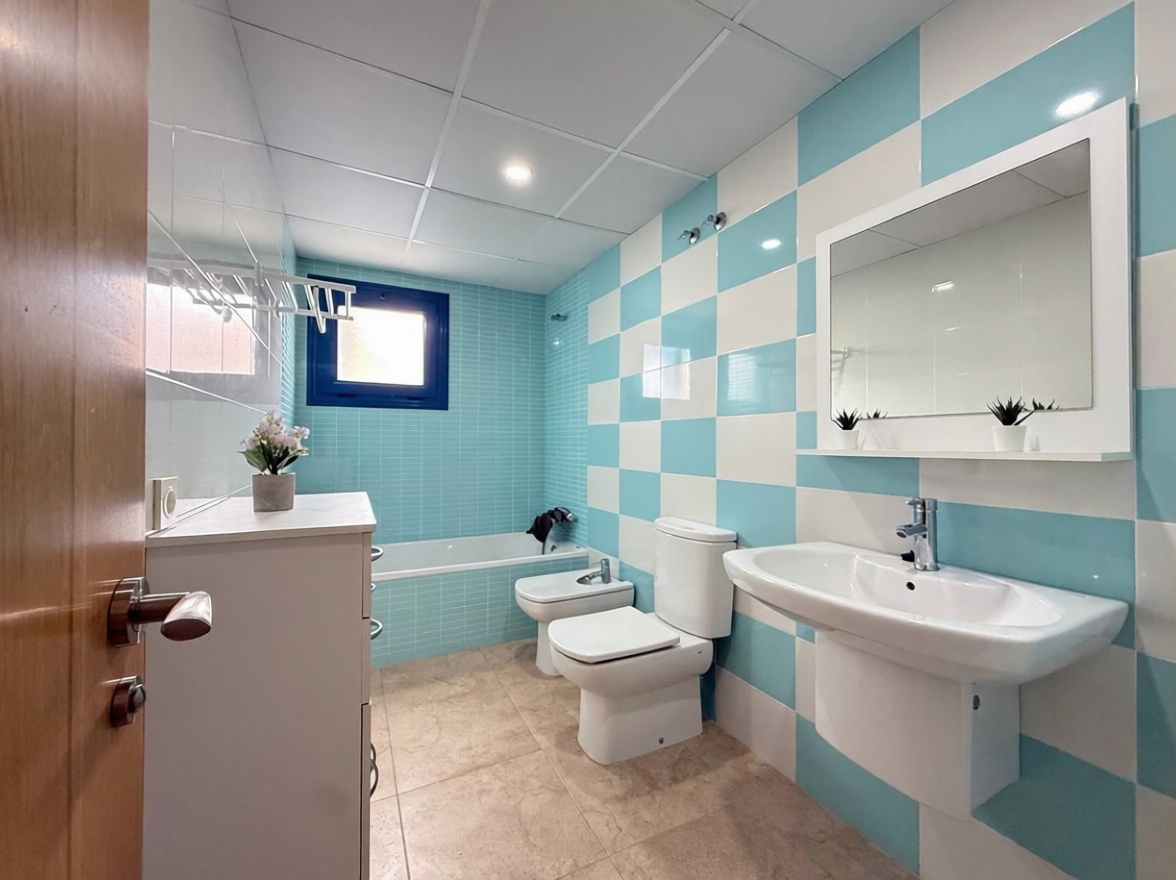 Appartement en attique en première ligne de mer à El Ejido — Sanitaires
