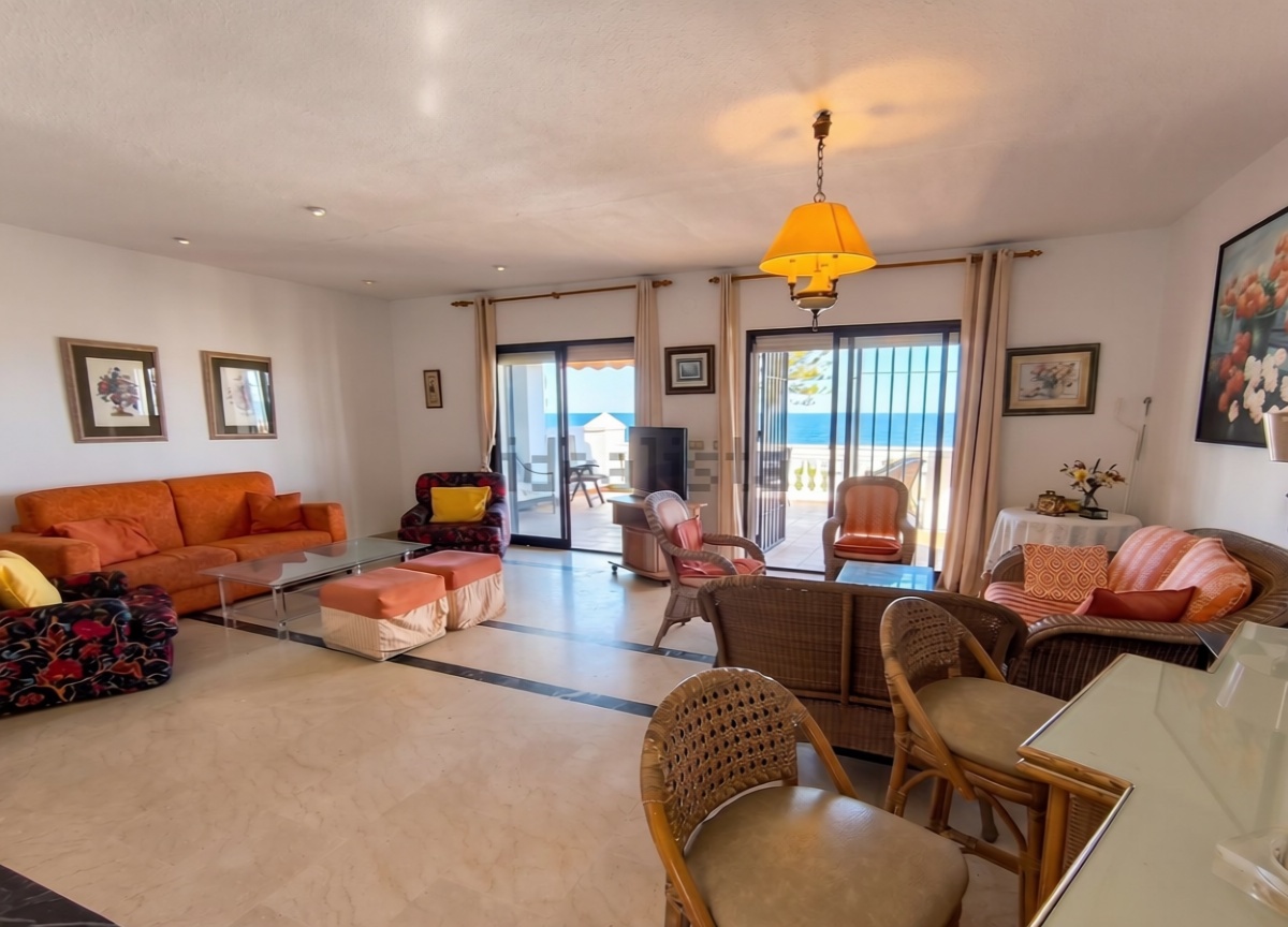 Chalet avec accès direct à la plage à Motril — Séjour