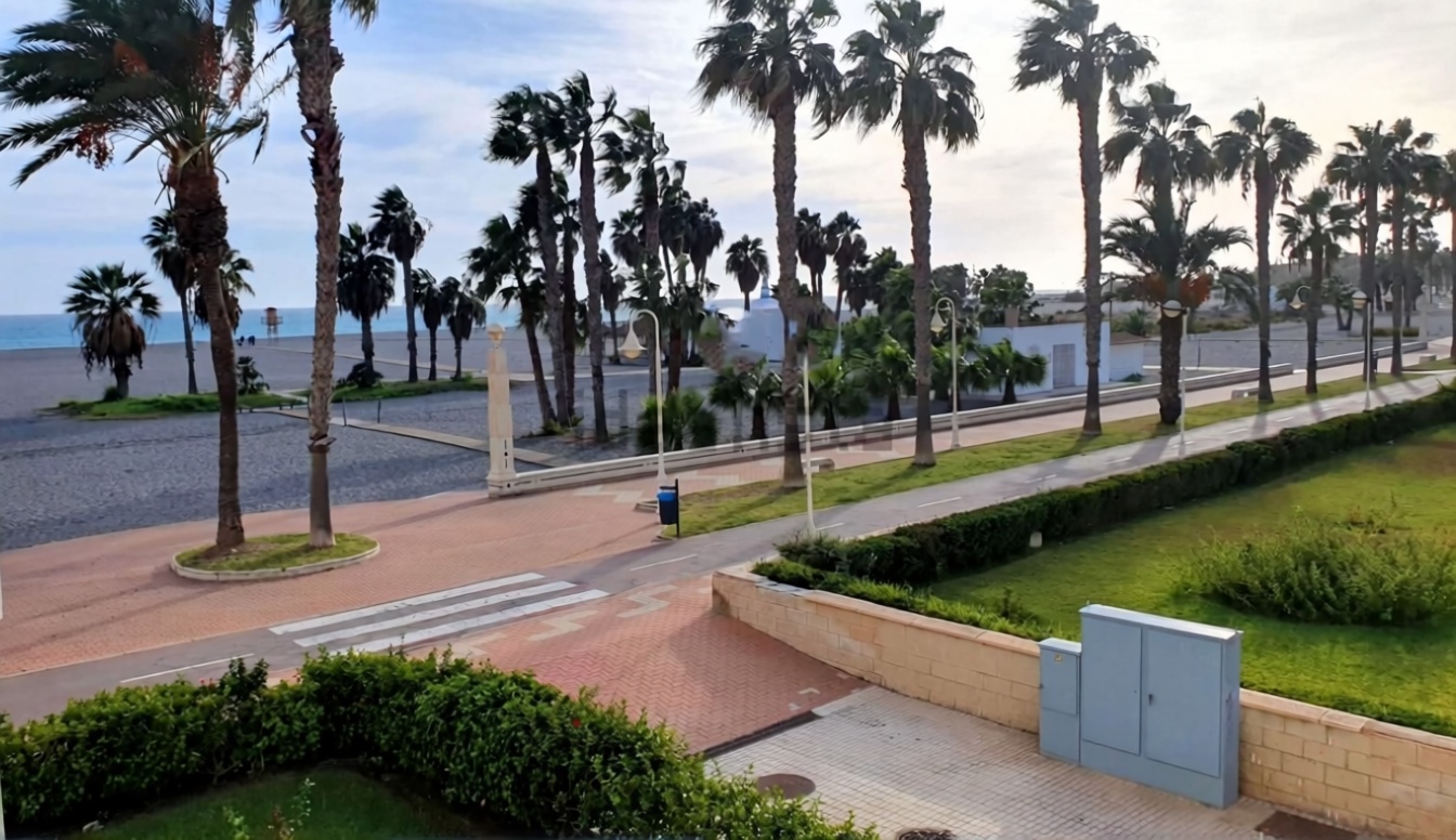 Beachfront flat in Motril
