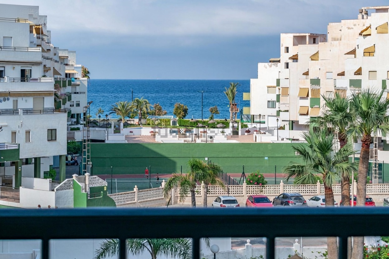 Appartement en première ligne de plage à Salobreña — Vue mer