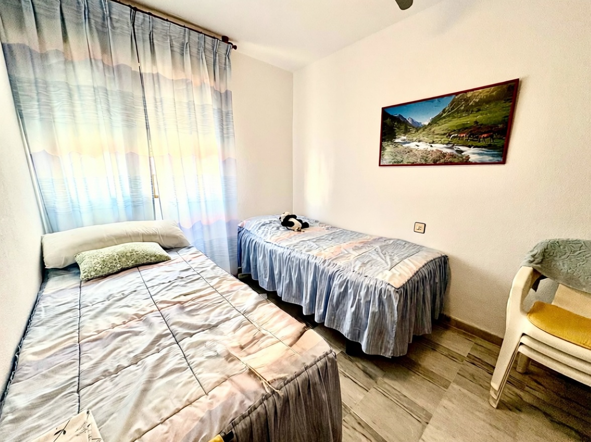 Appartement en première ligne de plage à Salobreña — Chambre