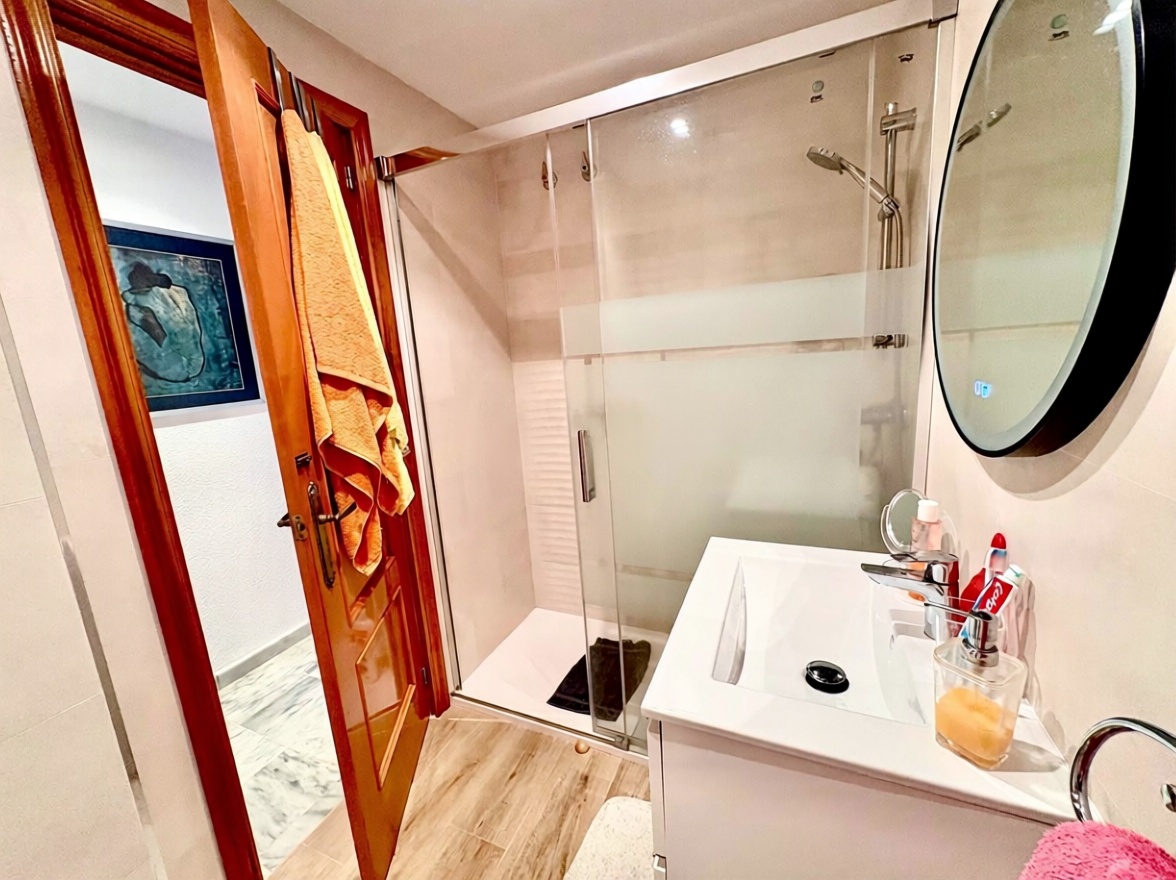 Appartement en première ligne de plage à Salobreña — Sanitaires