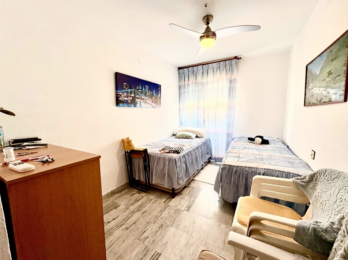 Appartement en première ligne de plage à Salobreña — Chambre