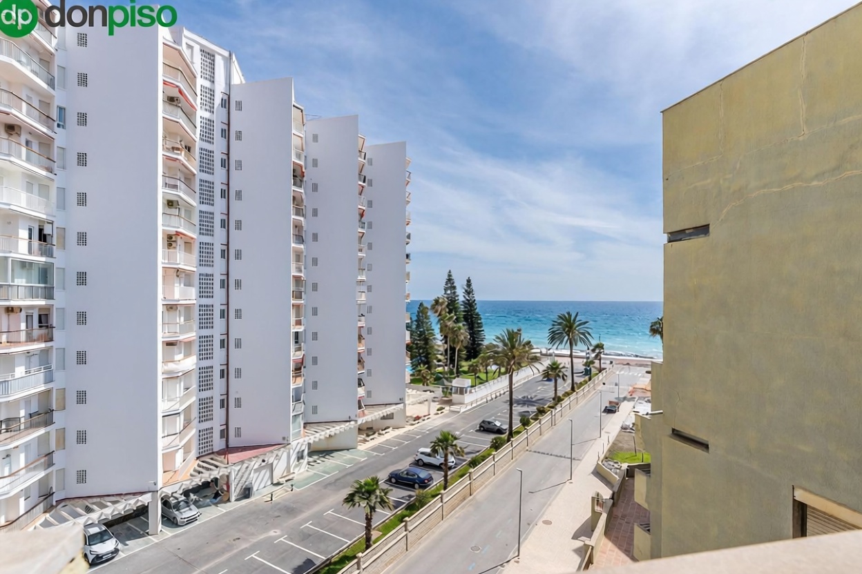 Appartement en première ligne de plage à Salobreña — Vue mer