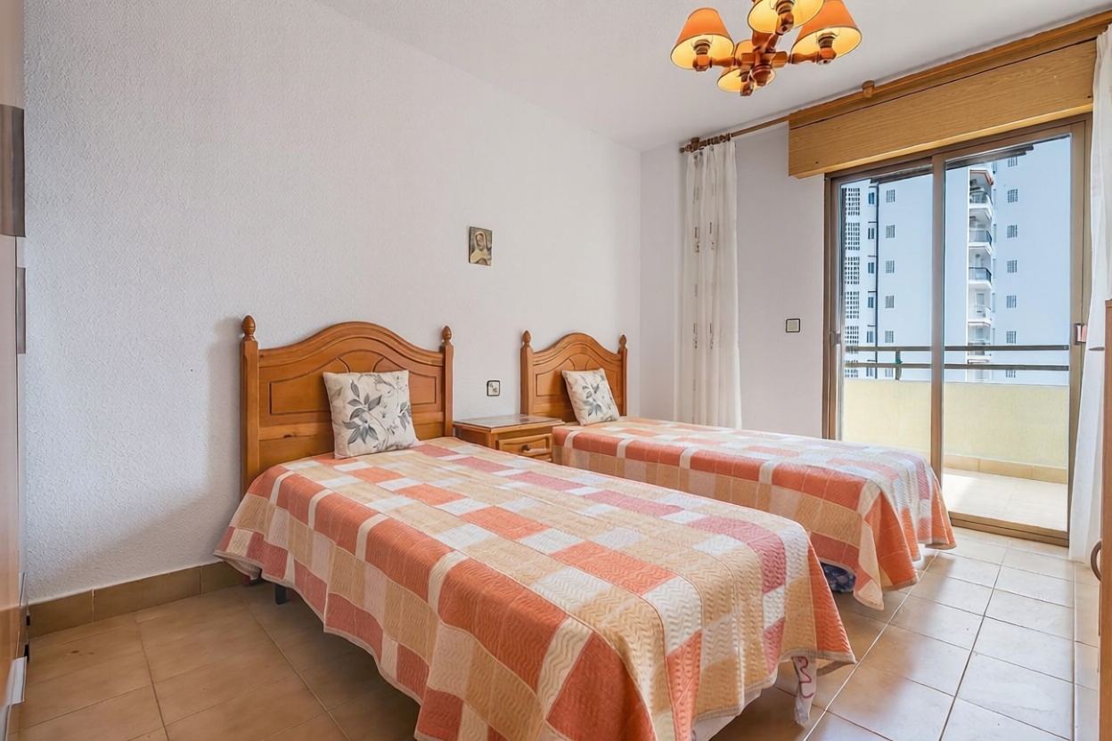 Appartement en première ligne de plage à Salobreña — Chambre