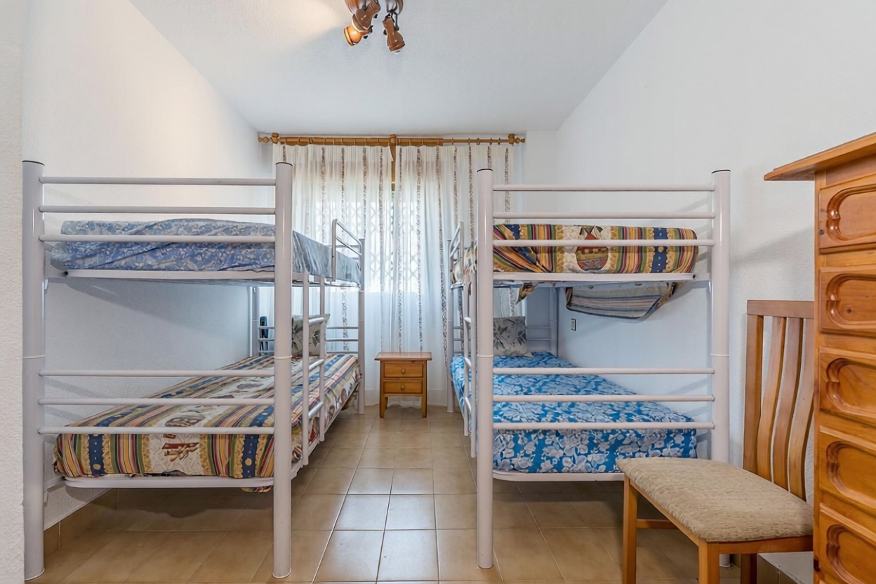 Appartement en première ligne de plage à Salobreña — Chambre