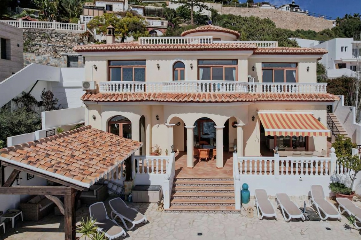 Chalet avec accès direct à la plage à Salobreña — Terrasse mer