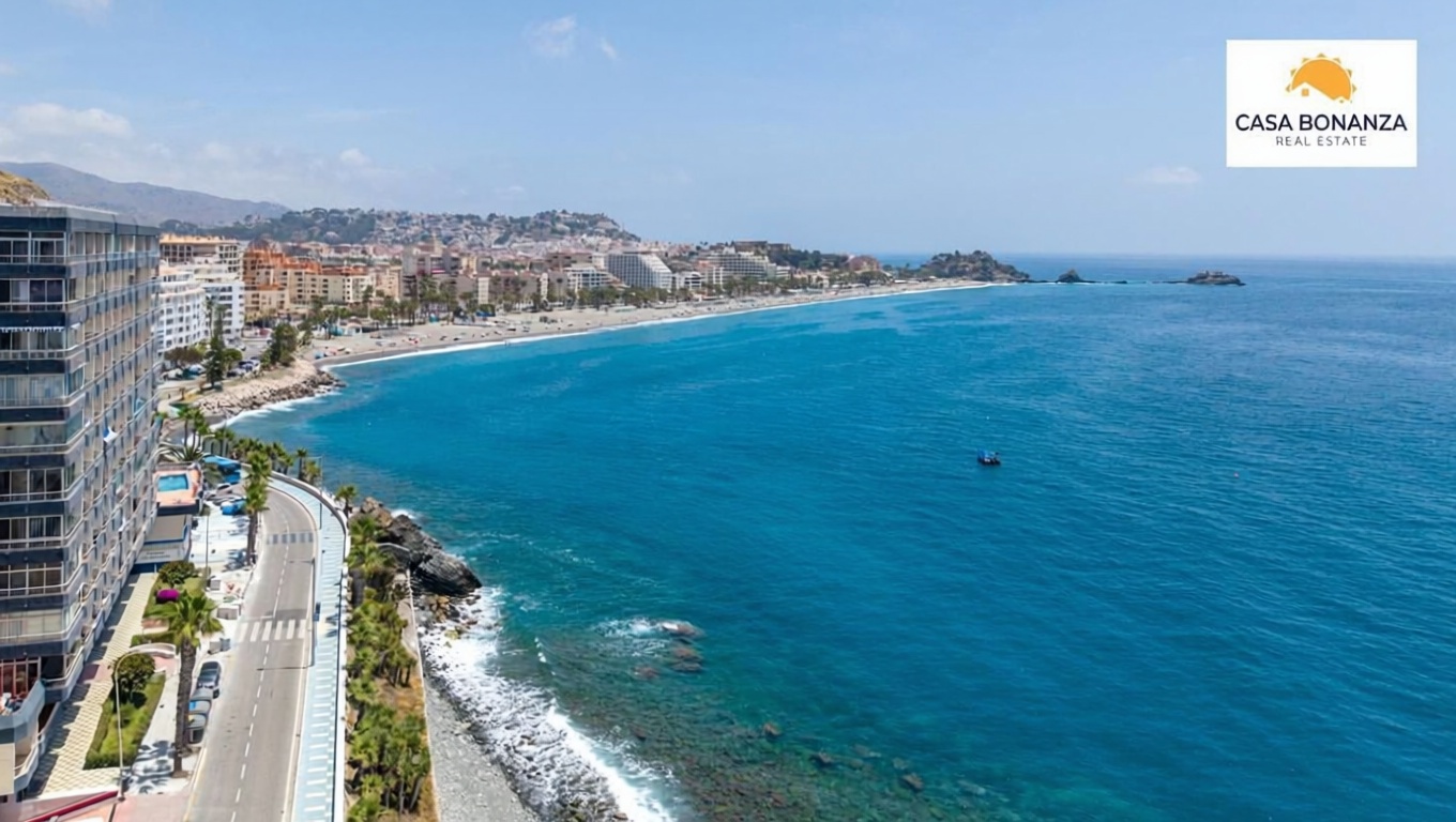 Piso en primera línea de playa en Almuñécar — Vista mar