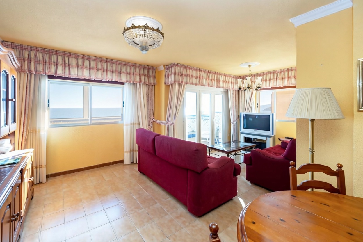 Appartement en première ligne de plage à Almuñécar — Séjour