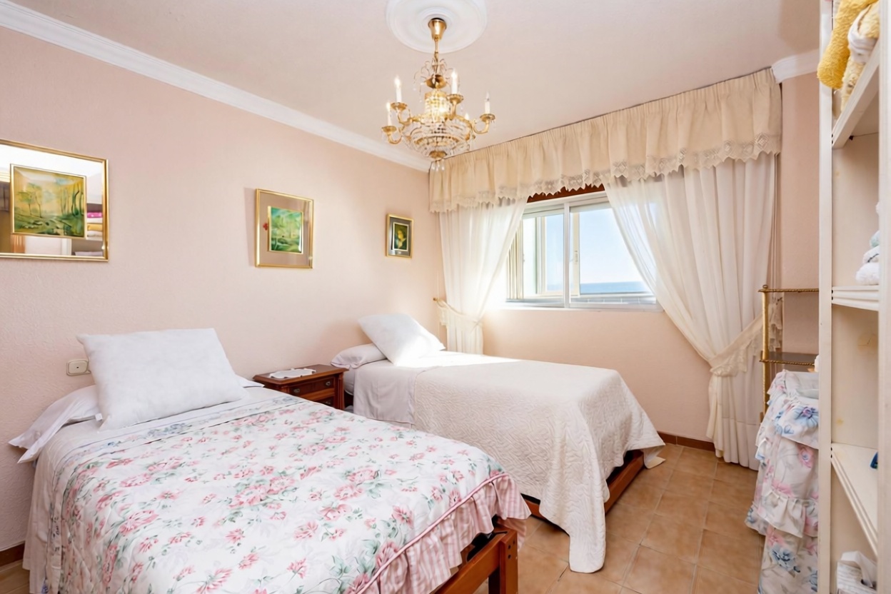 Appartement en première ligne de plage à Almuñécar — Chambre