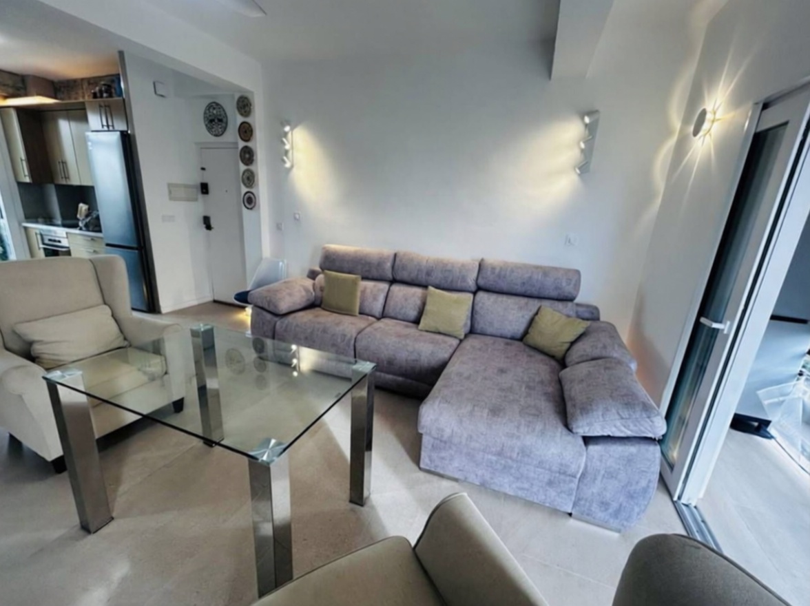 Beachfront flat in Almuñécar — Living room