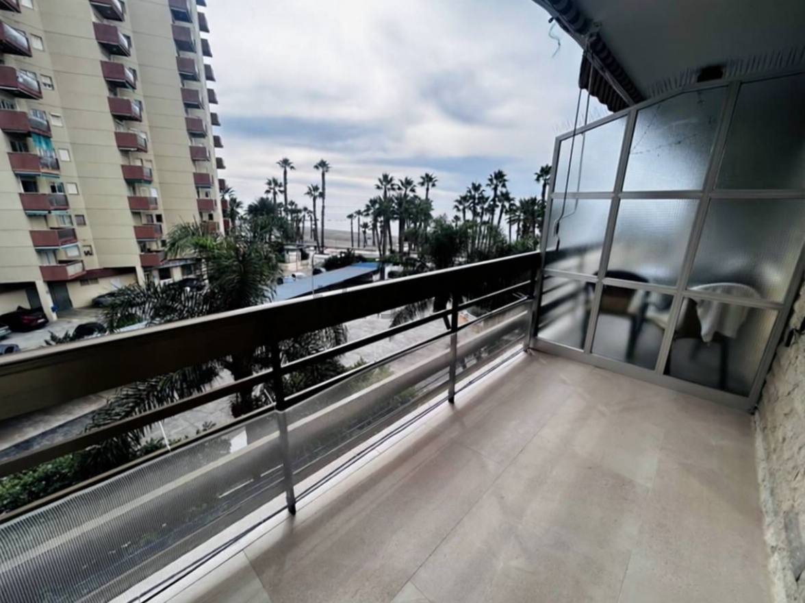 Beachfront flat in Almuñécar