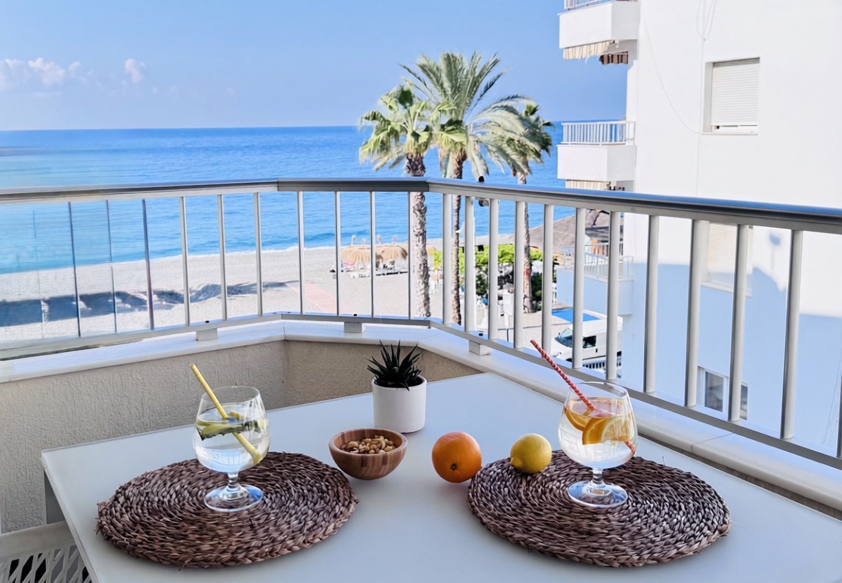 Apartamento em primeira linha de praia em La Herradura