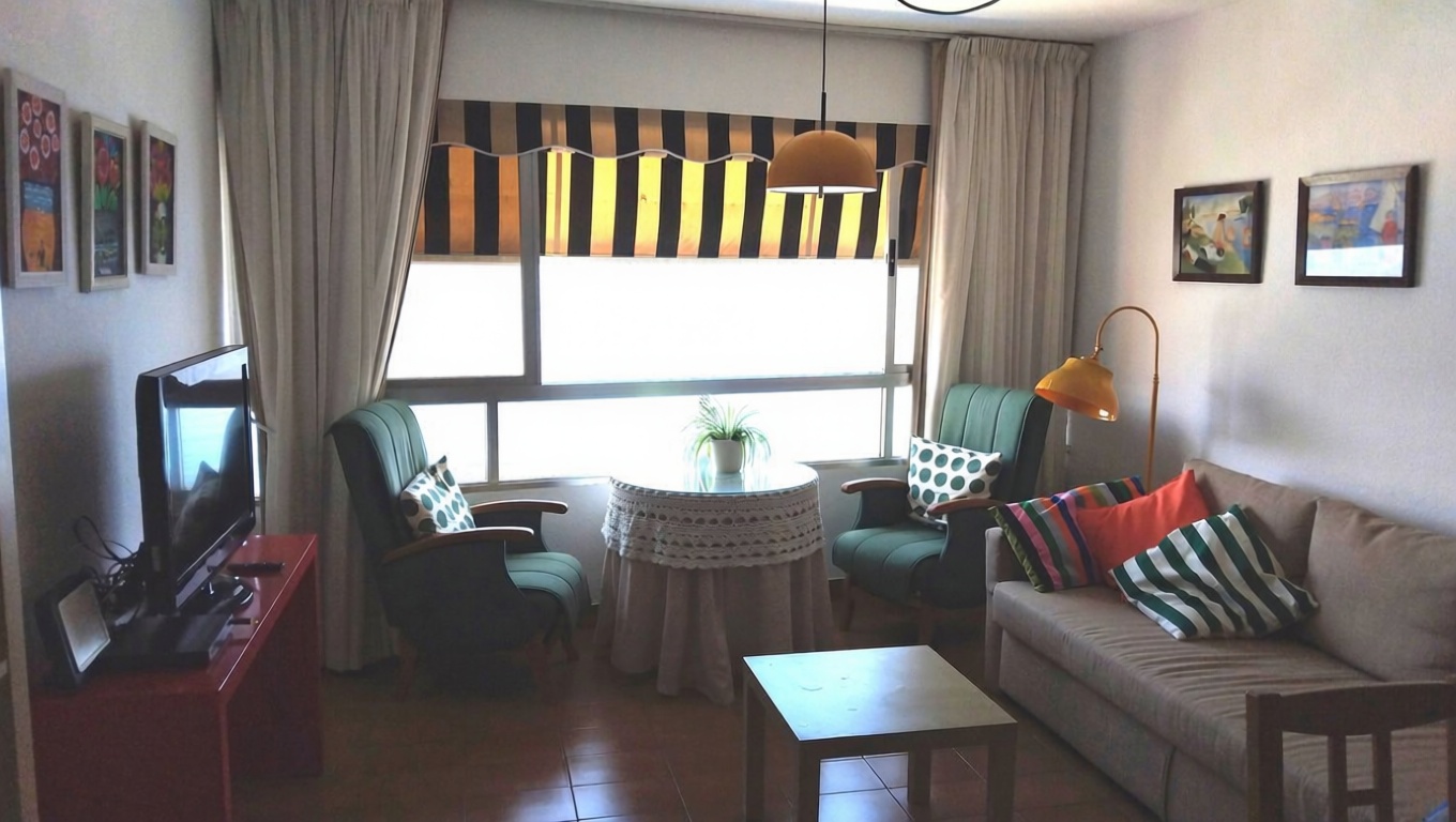 Appartement en première ligne de plage à Almuñécar — Séjour