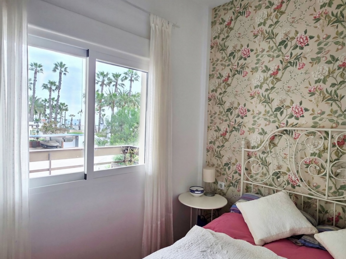 Appartement en première ligne de plage à Almuñécar — Chambre