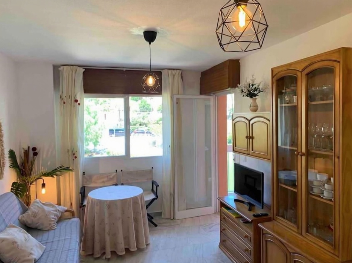 Apartamento em primeira linha de praia em Almuñécar — Sala