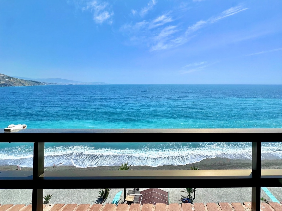 Apartamento em primeira linha de praia em Almuñécar