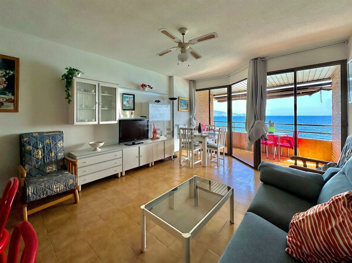 Apartamento em primeira linha de praia em Almuñécar — Sala