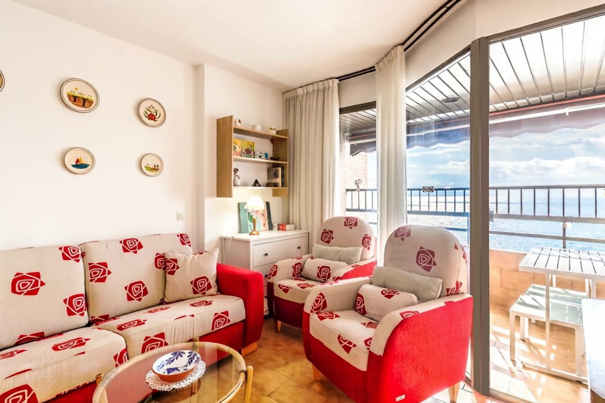 Apartamento em primeira linha de praia em Almuñécar — Sala