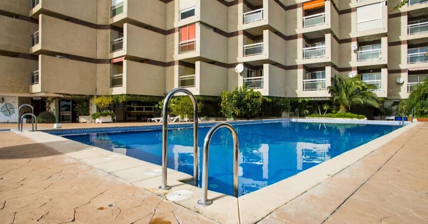 Apartamento em primeira linha de praia em Almuñécar — Piscina