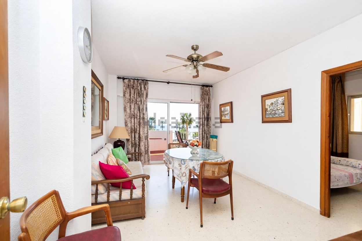 Apartamento em primeira linha de praia em Almuñécar — Sala