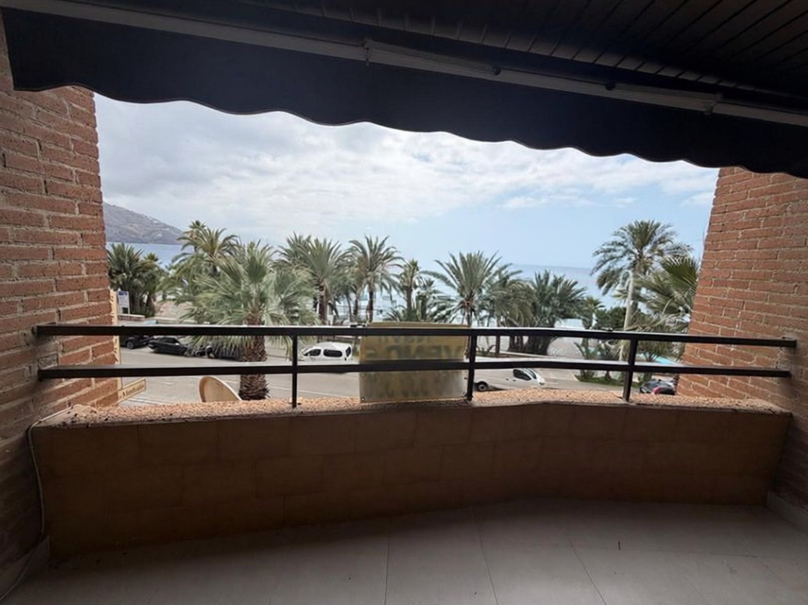 Apartamento em primeira linha de praia em Almuñécar