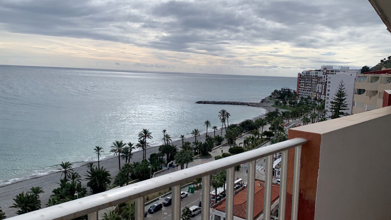 Apartamento em primeira linha de praia em Almuñécar