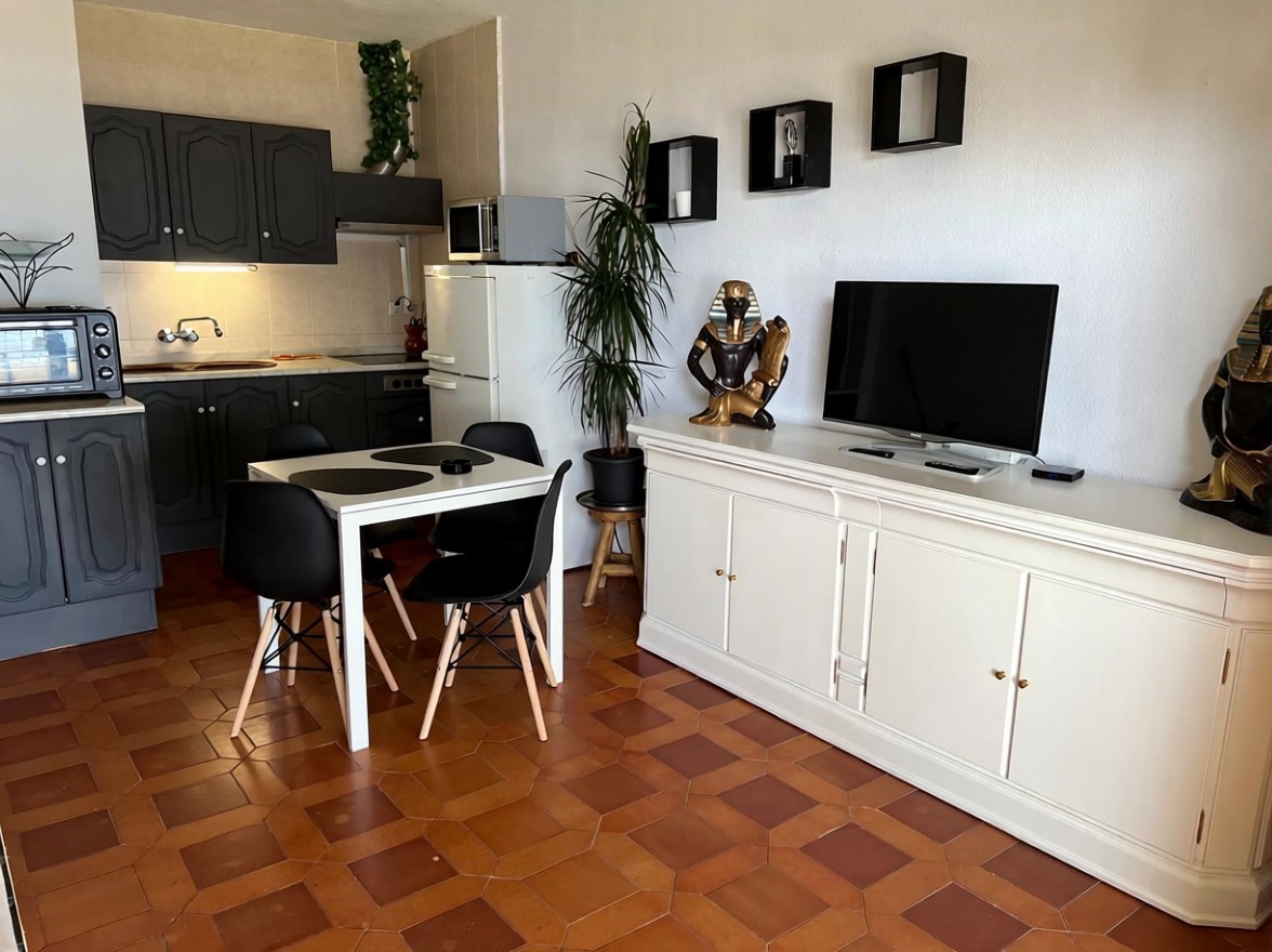 Beachfront flat in Almuñécar — Kitchen