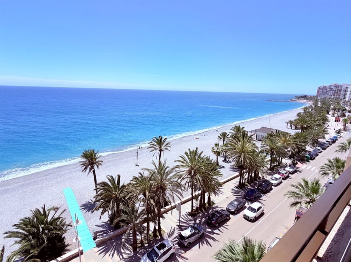 Appartement en première ligne de plage à Almuñécar — Vue mer