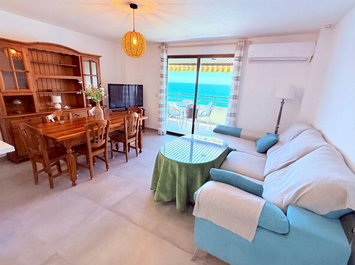 Appartement en première ligne de plage à Almuñécar — Séjour